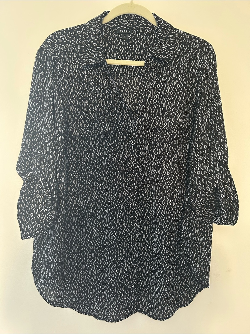 Torrid Women’s Size 2X Black Ikat Print Button-Front Blouse